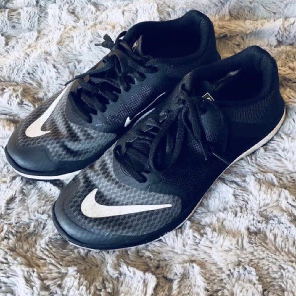Nike Women’s FS Lite Run 3 Running Workout Shoes